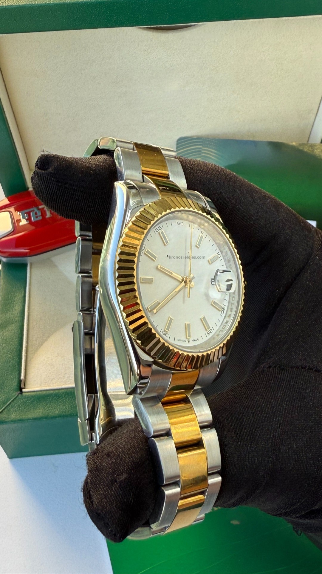 KRONOJUST | WHITE & GOLD