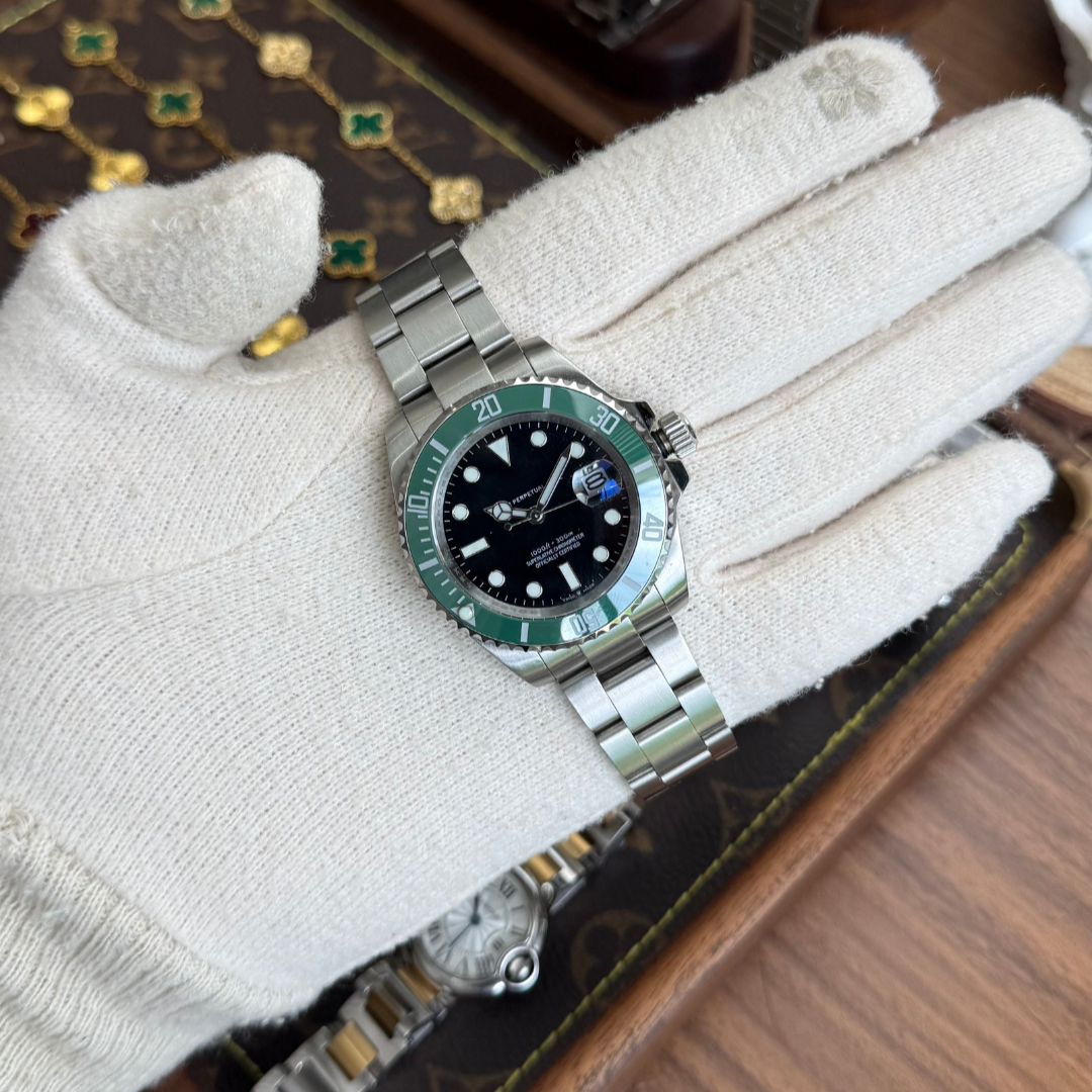 SUBMARINER | STARBUCKS