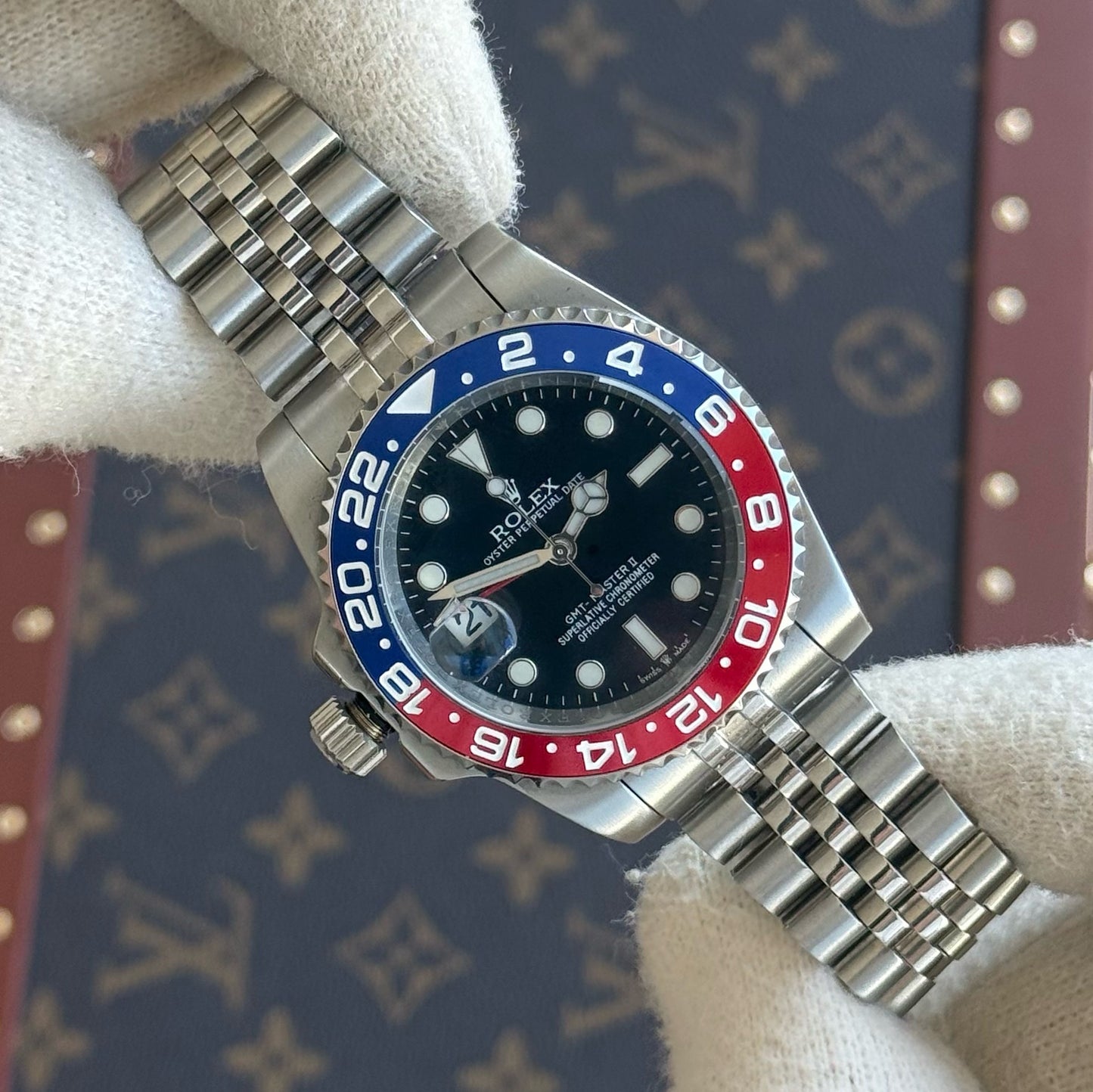GMT-Master II "Pepsi" Oystersteel -  Black Dial Blue & Red Bezel Jubilee