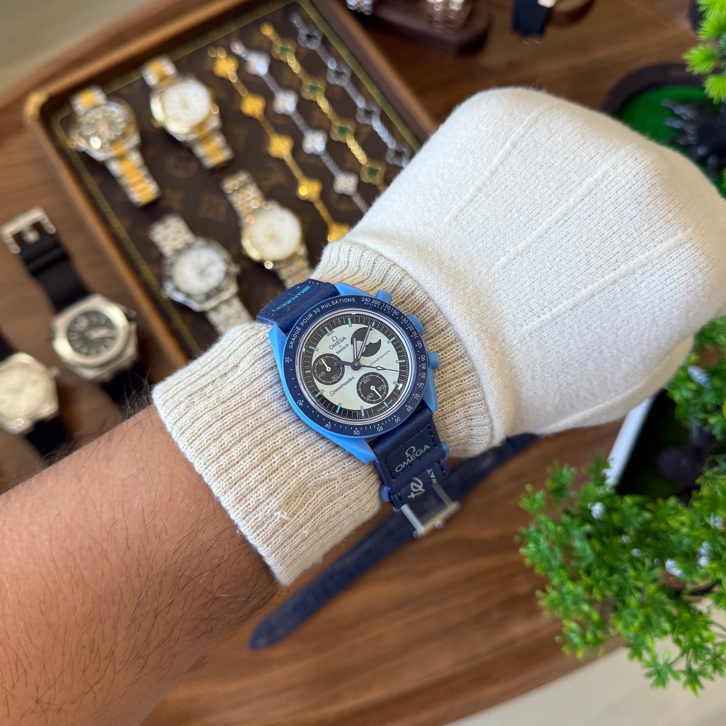 MOONPHASE | BLUE Omega Type