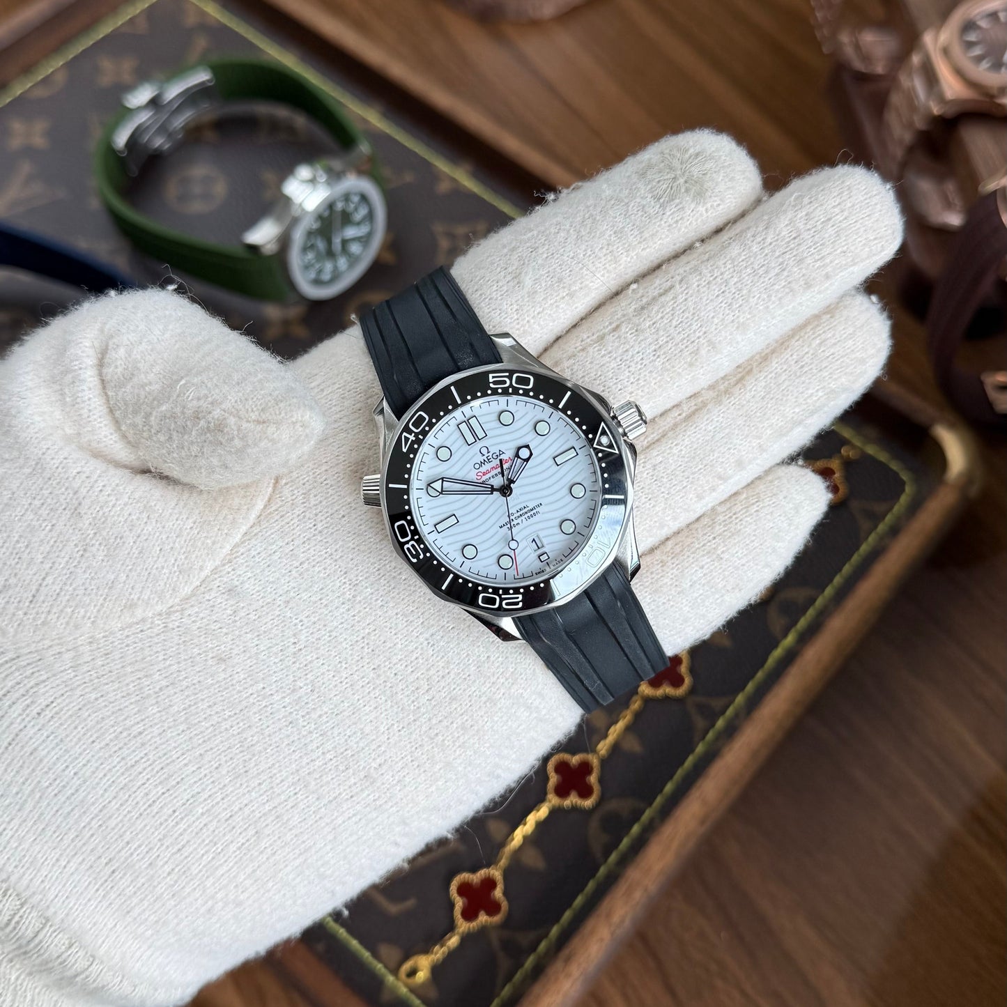 Seamaster Diver 300M Steel – White Dial Rubber Strap Omega Type