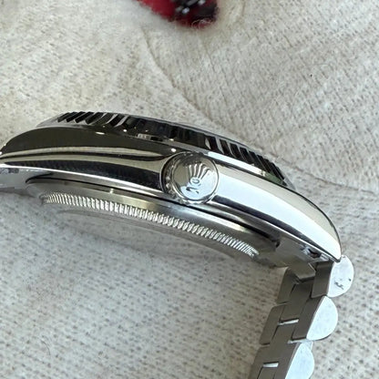 Detalle esfera cherry Day-Date Oystersteel maquinaria auténtica Kronos Relojes