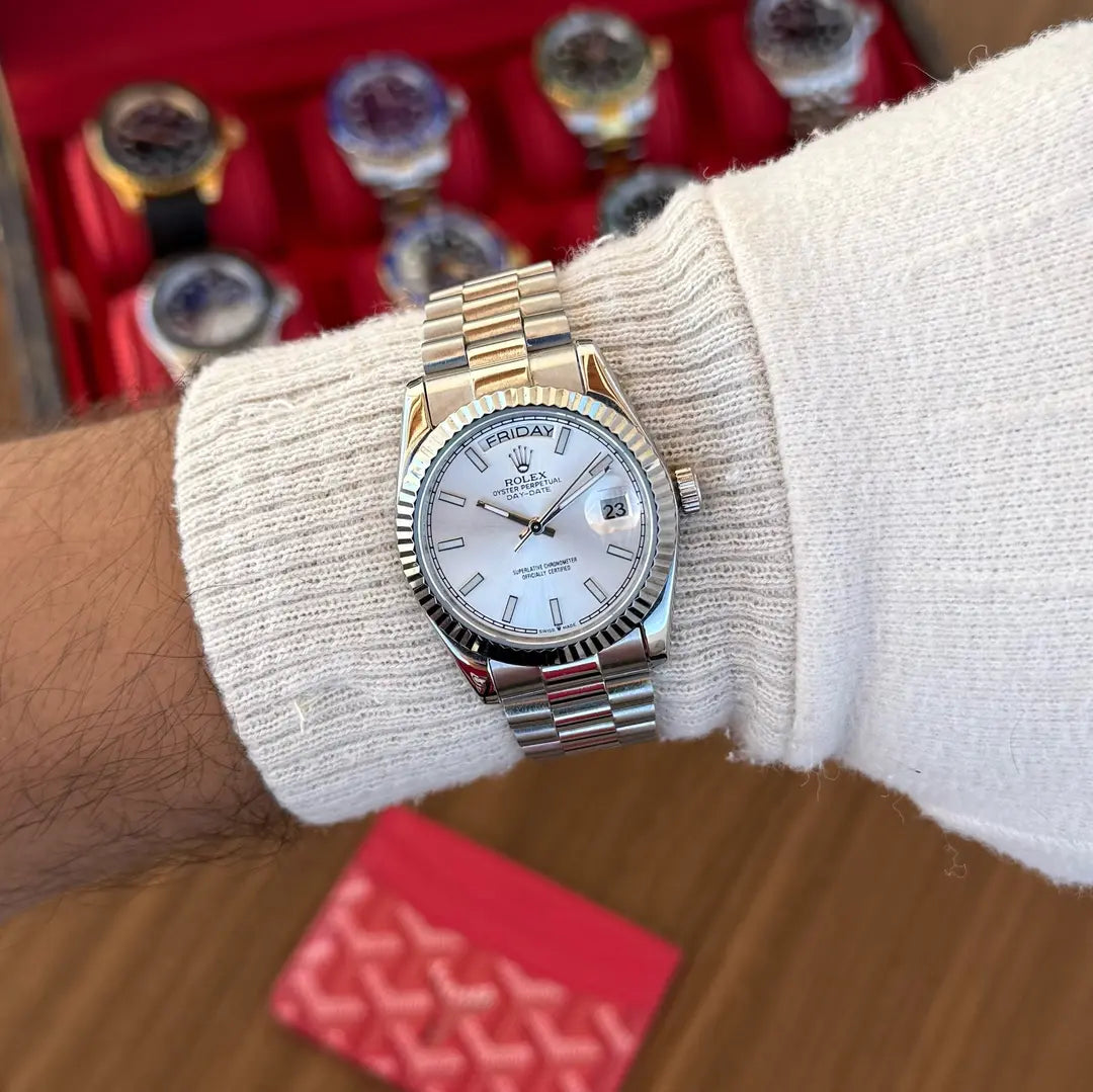 Reloj Day-Date plateado estilo AAA Kronos lujo accesible