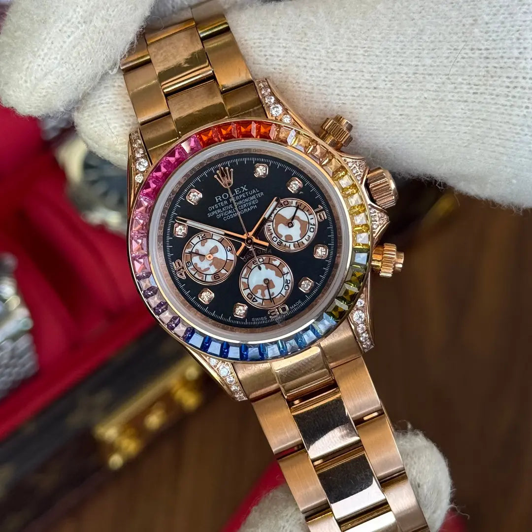 Cronógrafo Daytona Rainbow con caja yellow gold y dial negro - Kronos Relojes