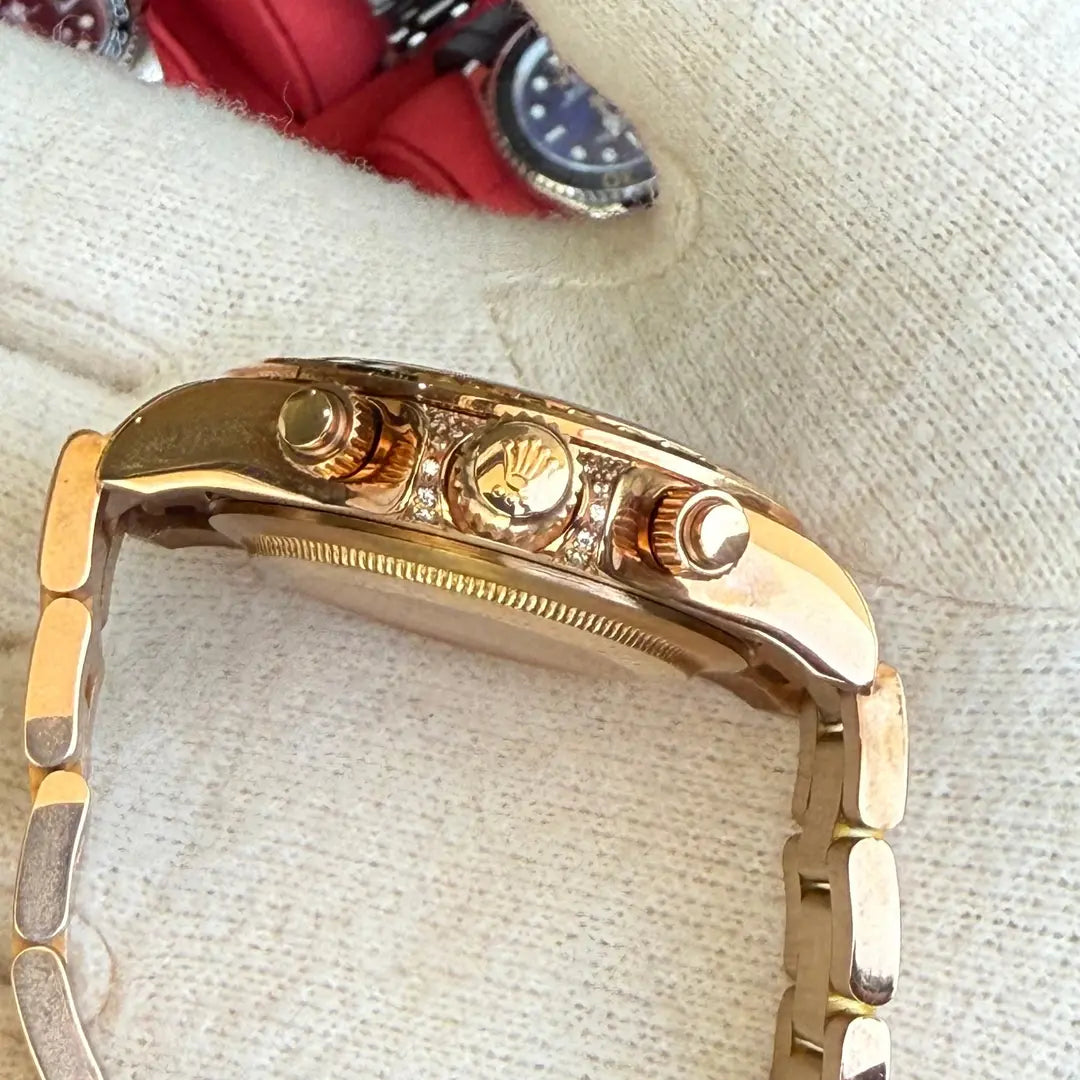 Esfera negra con detalles arcoíris reloj Daytona Yellow Gold Kronos