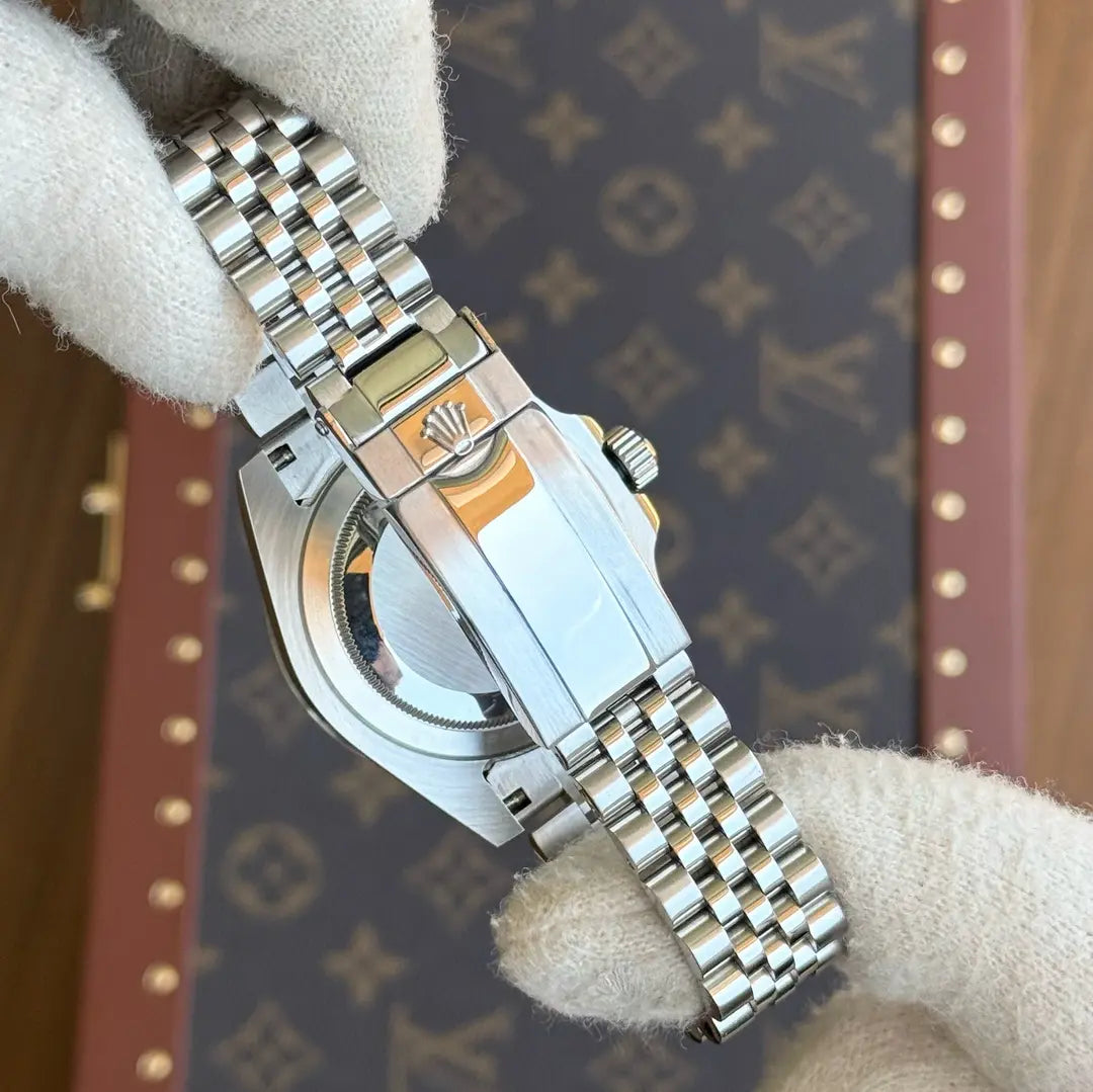 Detalle de la esfera negra GMT-Master II Oystersteel Jubilee de Kronos Relojes