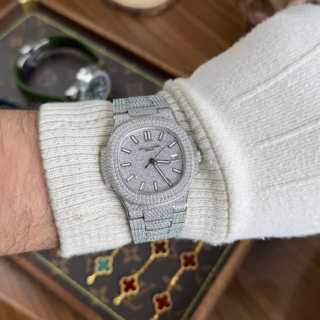 Nautilus Diamond White Kronos detalle carátula blanca estilo AAA premium