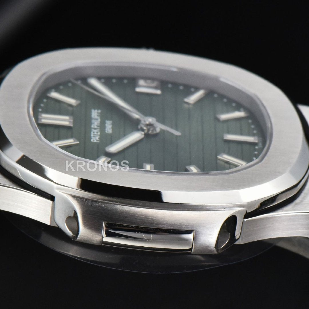 Nautilus 5711 40mm Green Dial A324sc - Authentic Movement