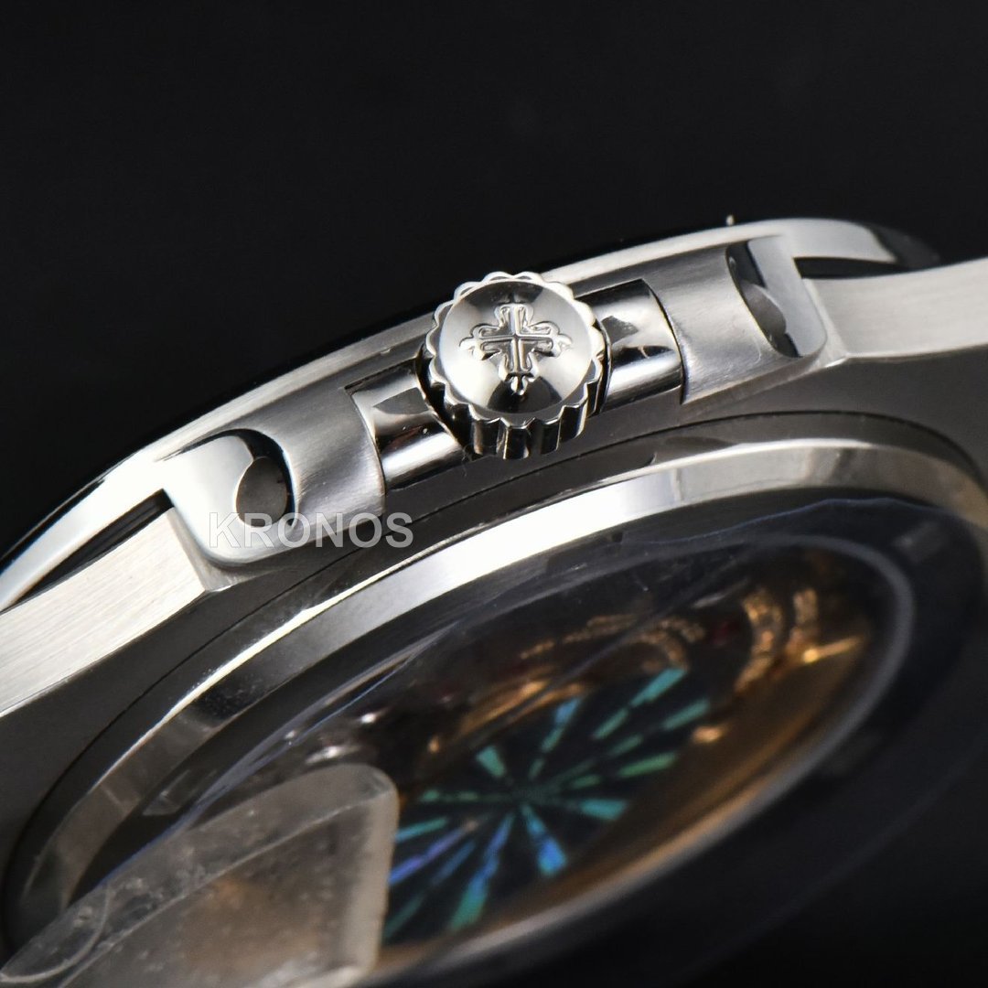Nautilus 5711 40mm Green Dial A324sc - Authentic Movement