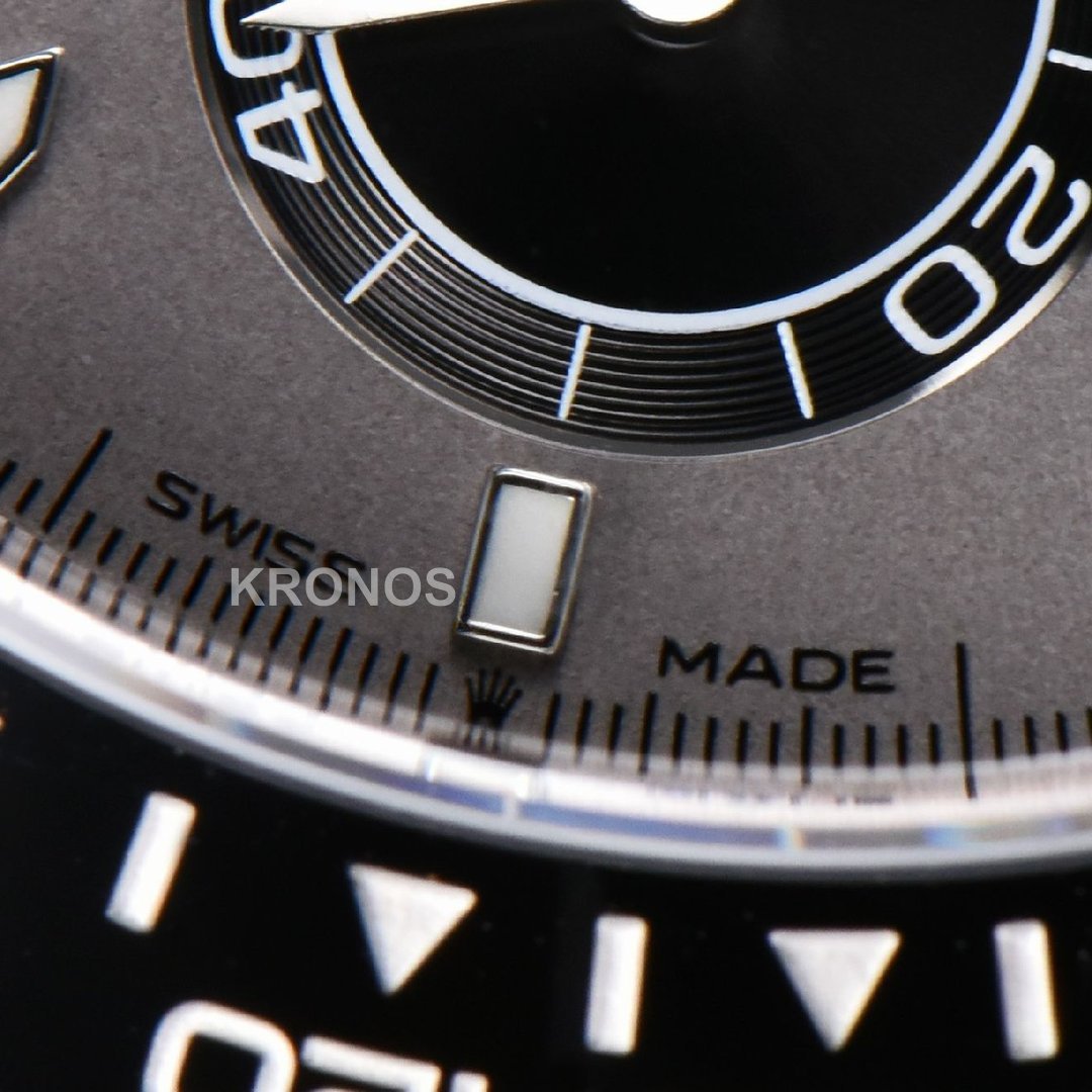 Daytona 40mm Gray Dial Black Oysterflex Strap - Authentic Movement