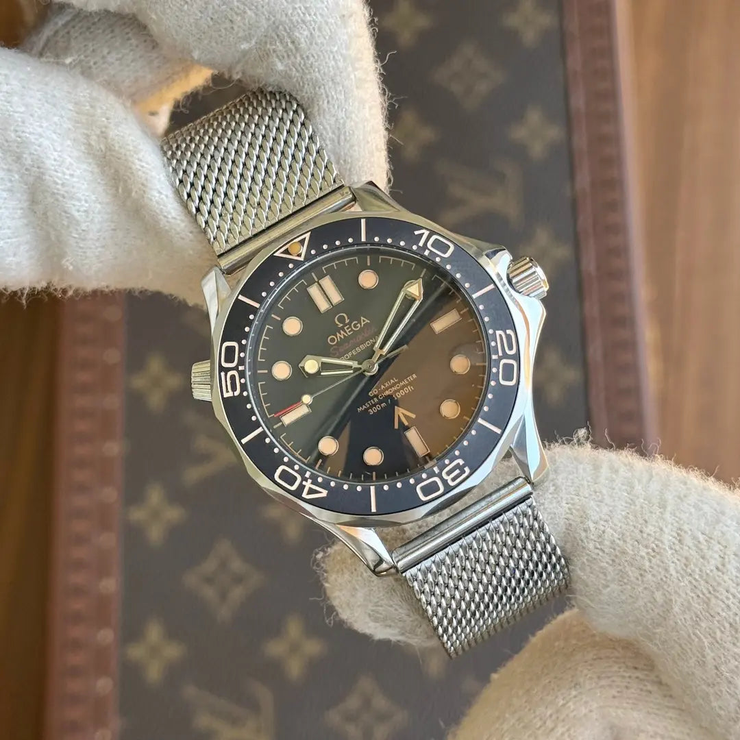 Detalle de carátula Seamaster Diver 007 inspirado Kronos Relojes maquinaria auténtica