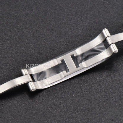 Tank Must Large 33.7mmx25.5mm White Dial - Authentic Movement