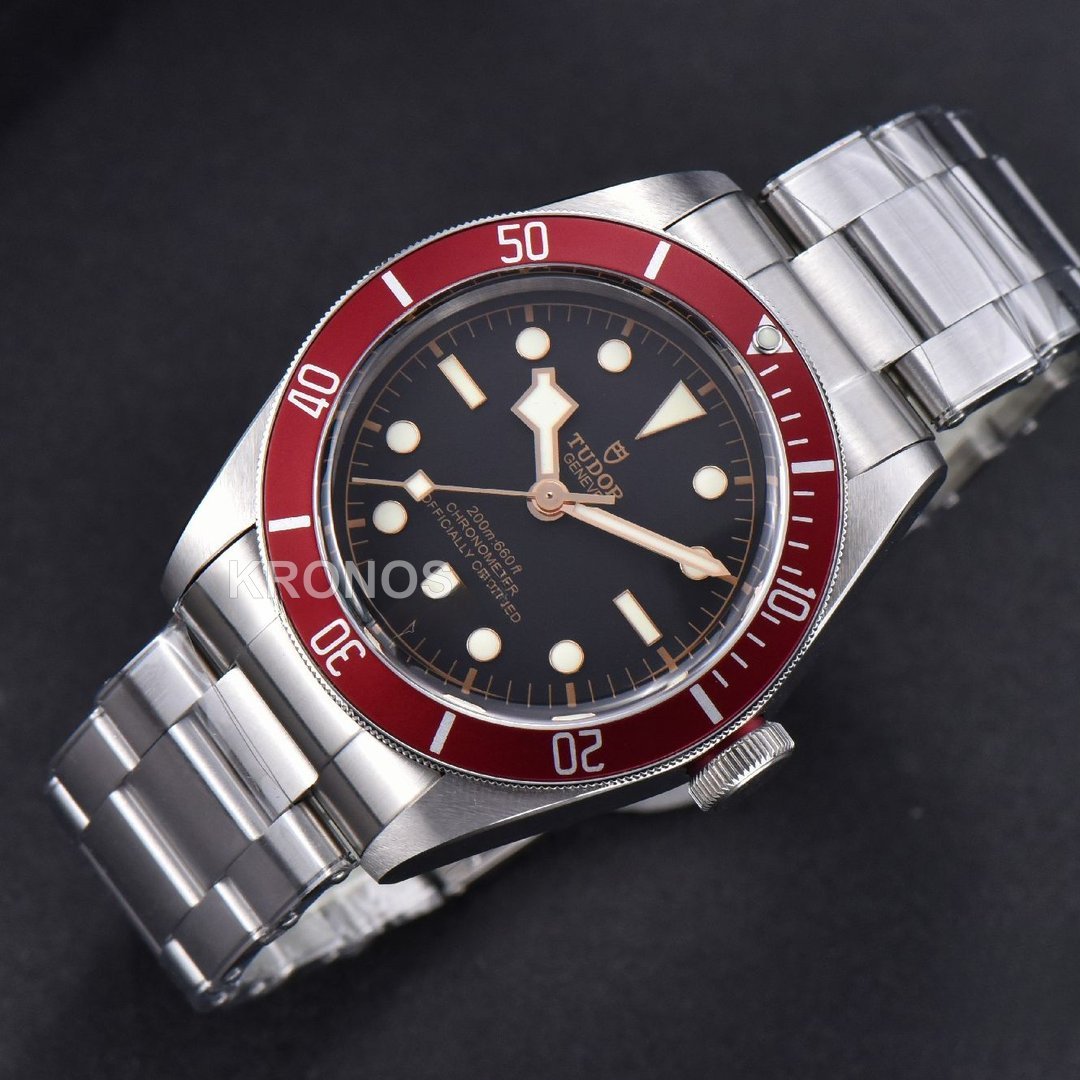 Heritage 2016 Black Bay Shield Red 41mm - Authentic Movement