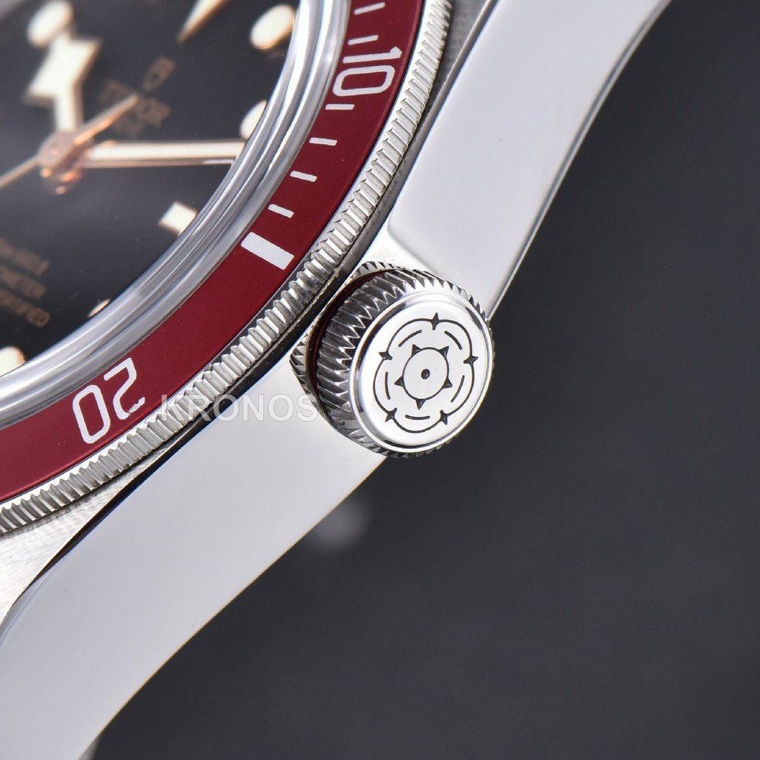 Heritage 2016 Black Bay Shield Red 41mm - Authentic Movement
