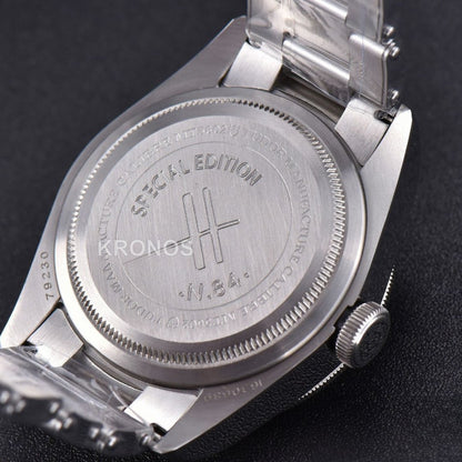 Heritage 2016 Black Bay Shield Red 41mm - Authentic Movement